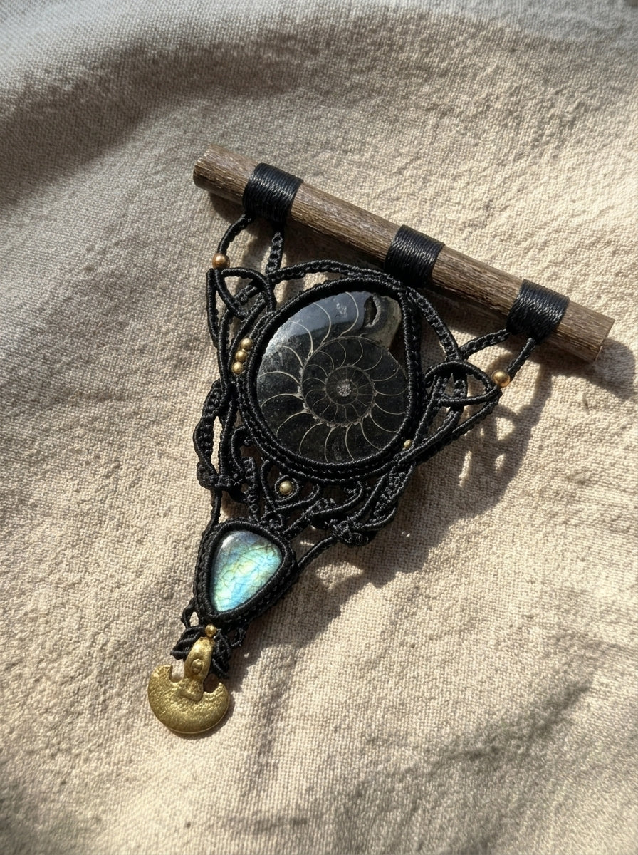 Ammonite Fossil & Labradorite Macramé Necklace