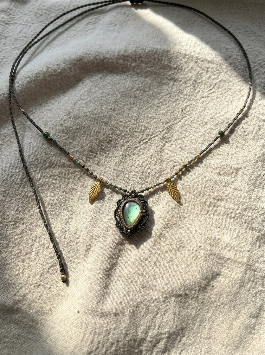 Green Flash Labradorite Macramé Necklace