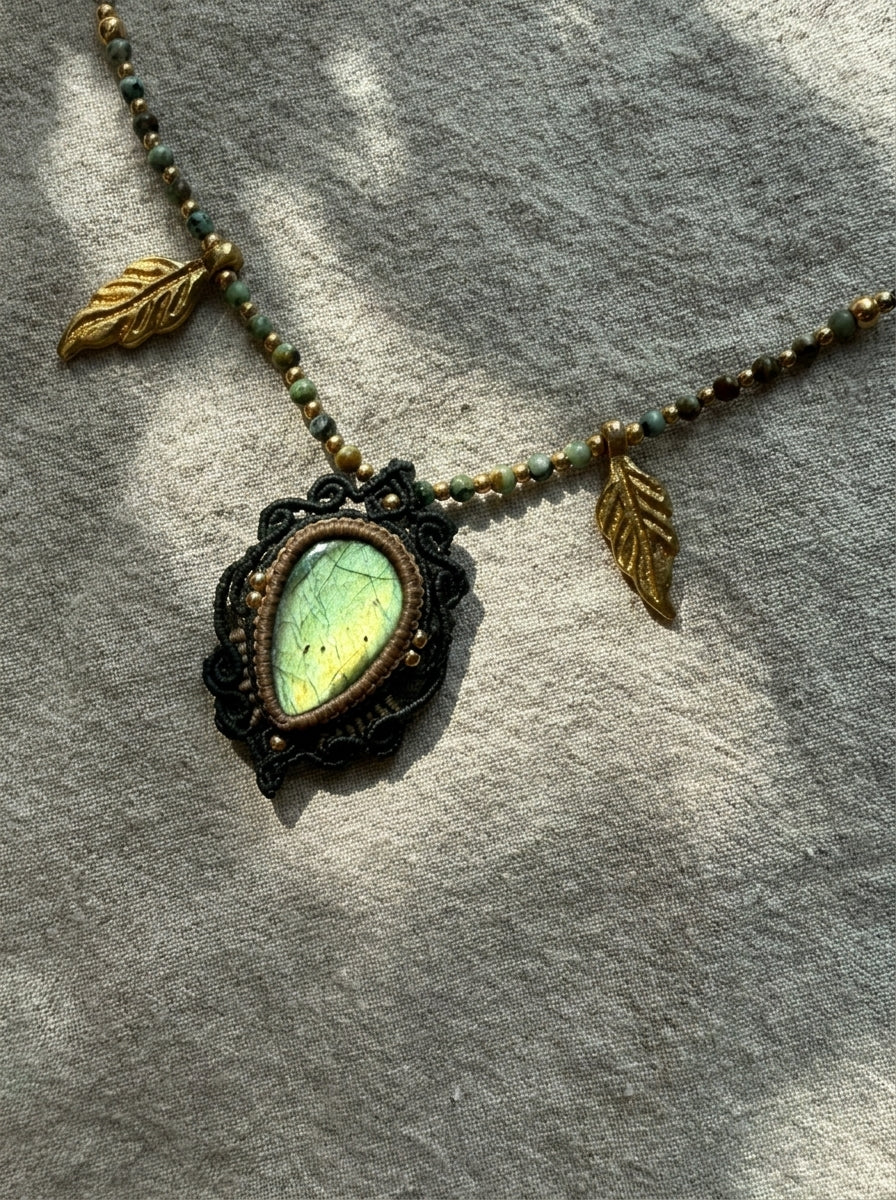Green Flash Labradorite Macramé Necklace