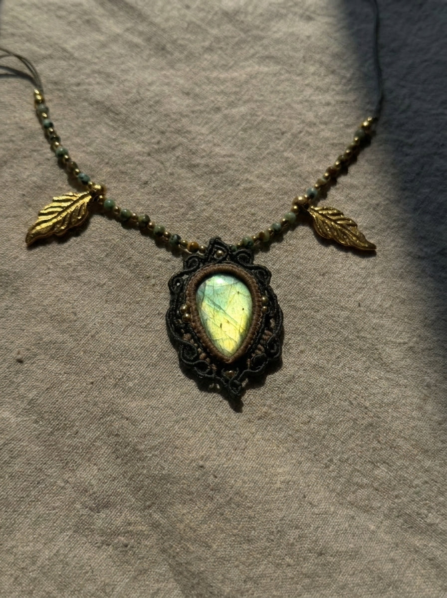 Green Flash Labradorite Macramé Necklace