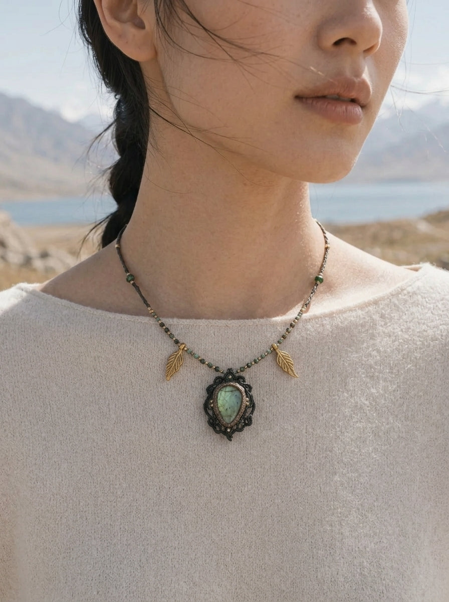 Green Flash Labradorite Macramé Necklace