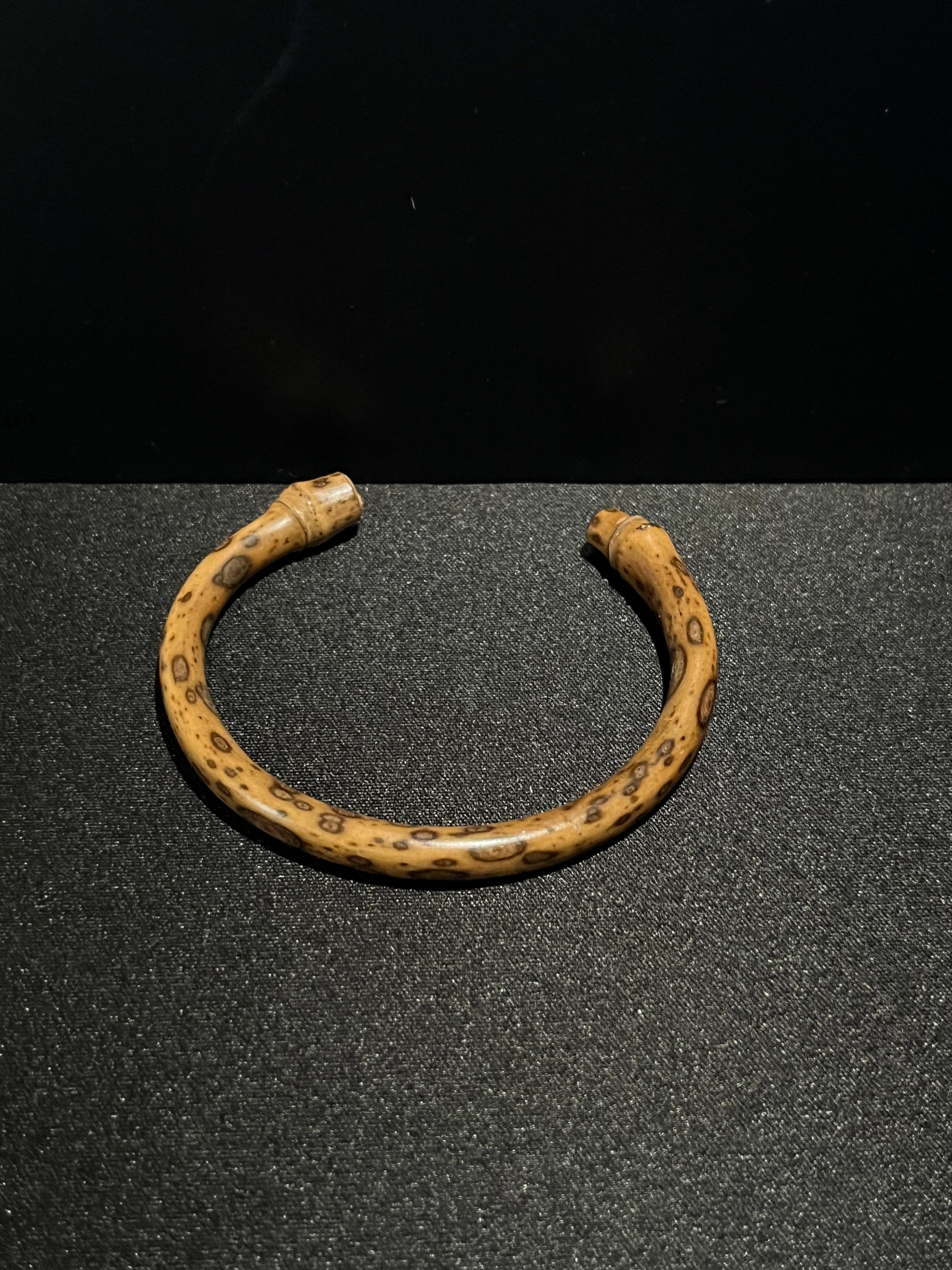 AuraSwallow - Deer Pattern Bamboo Bangle