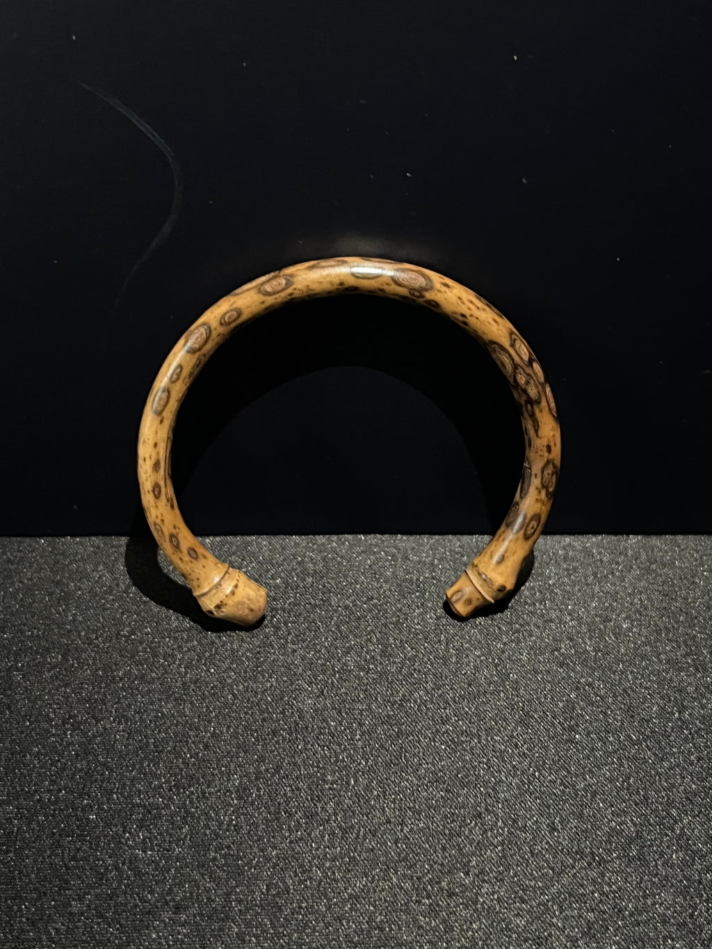 AuraSwallow - Deer Pattern Bamboo Bangle