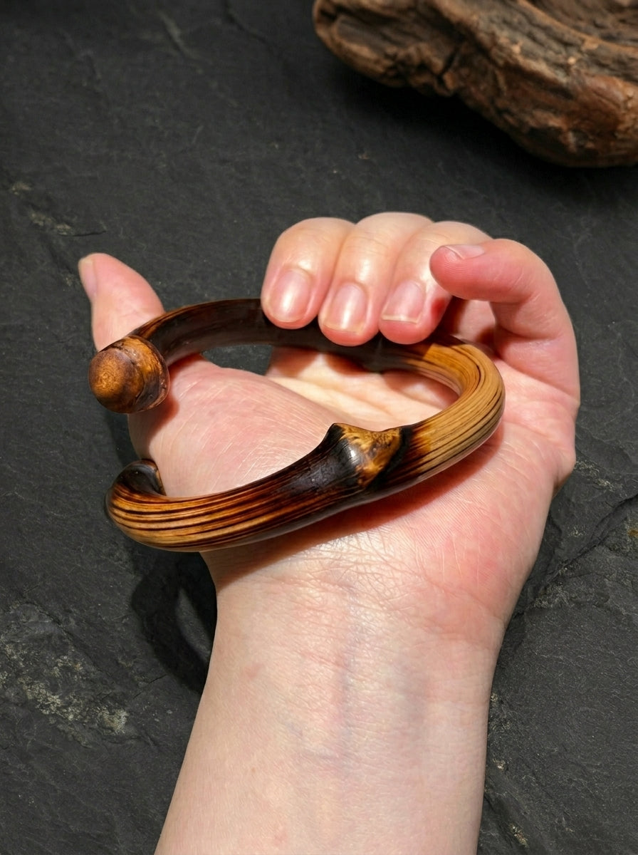Cream Gradient Hugging Vajra Vine Bracelet