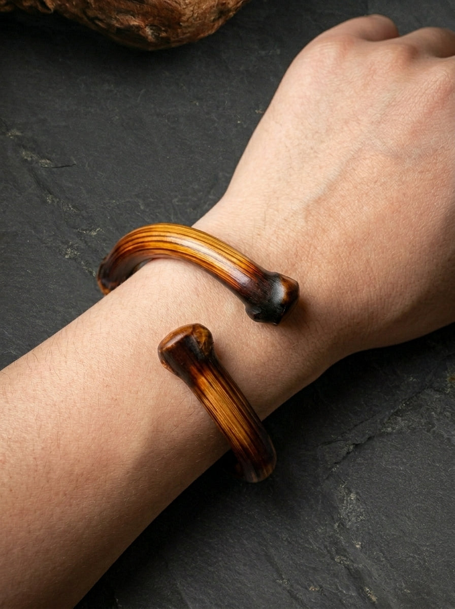 Cream Gradient Hugging Vajra Vine Bracelet