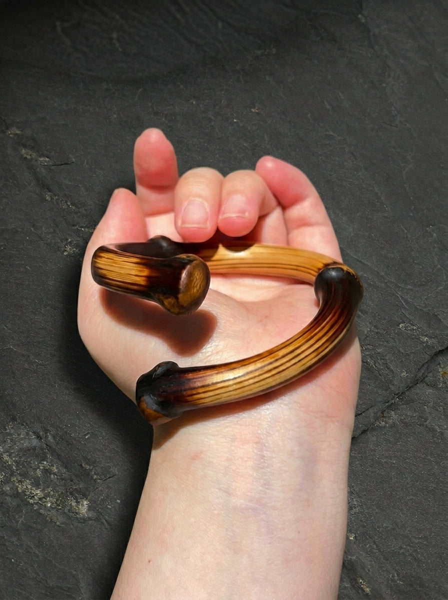 Cream Gradient Hugging Vajra Vine Bracelet